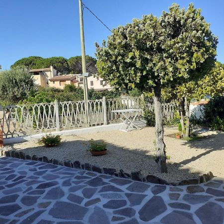 B&B A Due Passi Dal Mare Baja Sardinia Zewnętrze zdjęcie