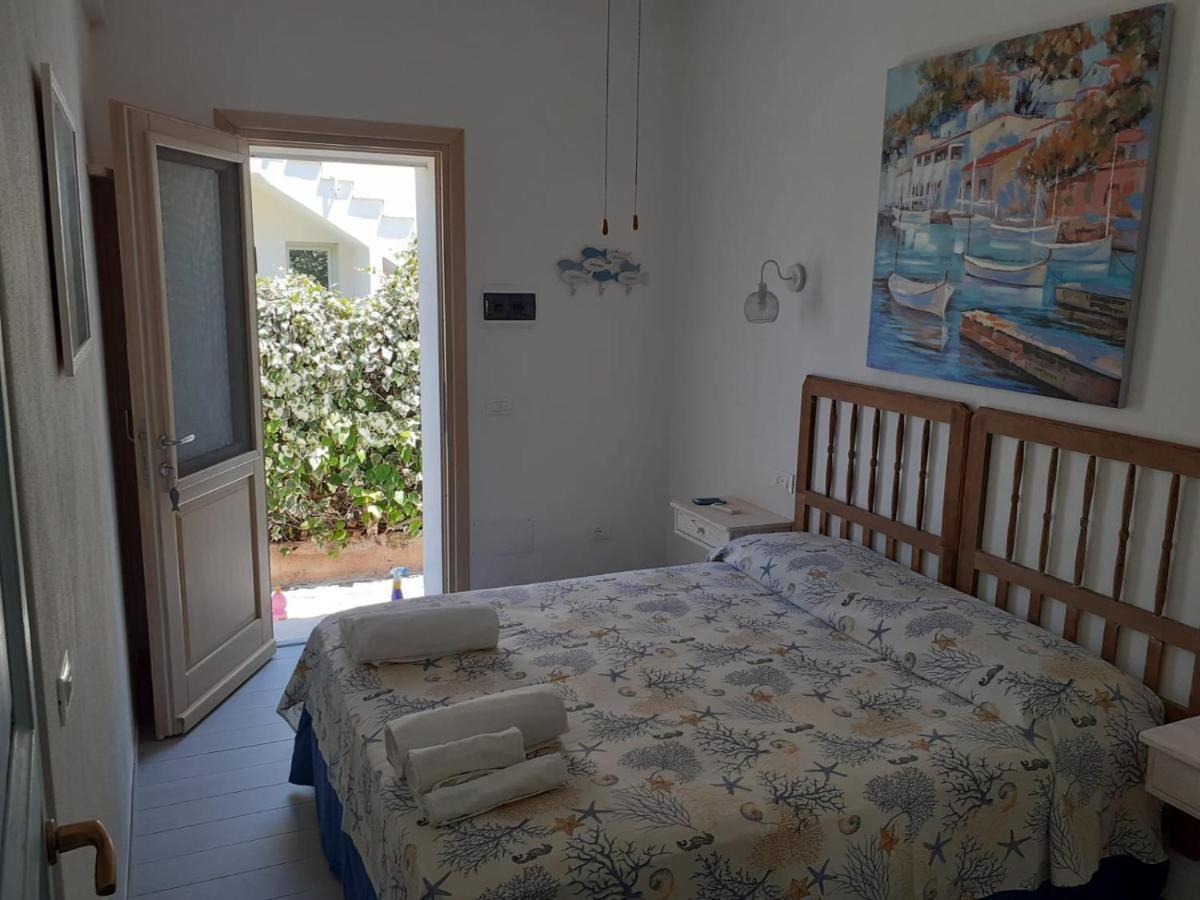 B&B A Due Passi Dal Mare Baja Sardinia Zewnętrze zdjęcie