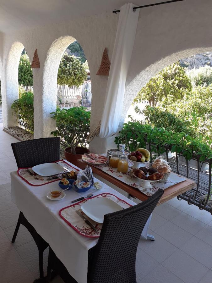 B&B A Due Passi Dal Mare Baja Sardinia Zewnętrze zdjęcie