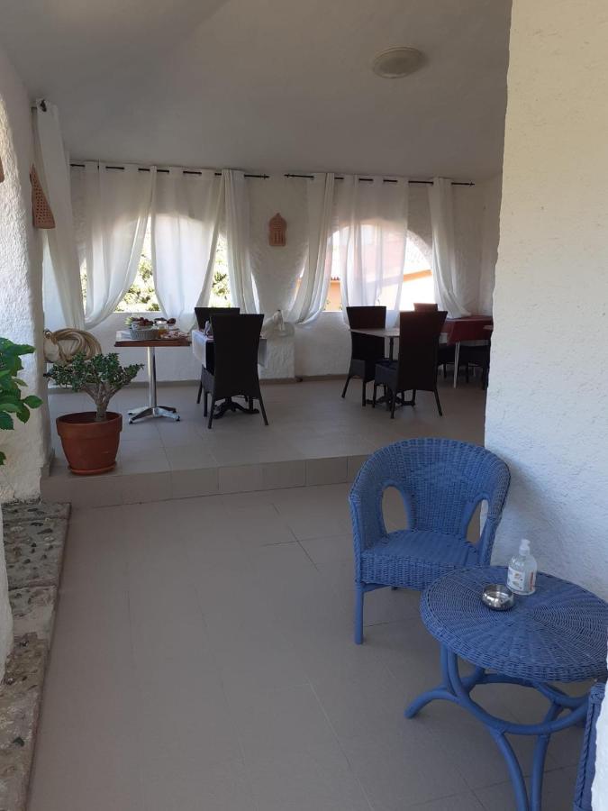 B&B A Due Passi Dal Mare Baja Sardinia Zewnętrze zdjęcie