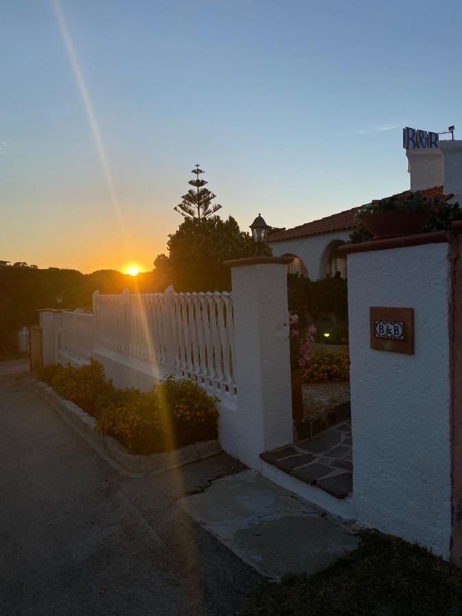 B&B A Due Passi Dal Mare Baja Sardinia Zewnętrze zdjęcie