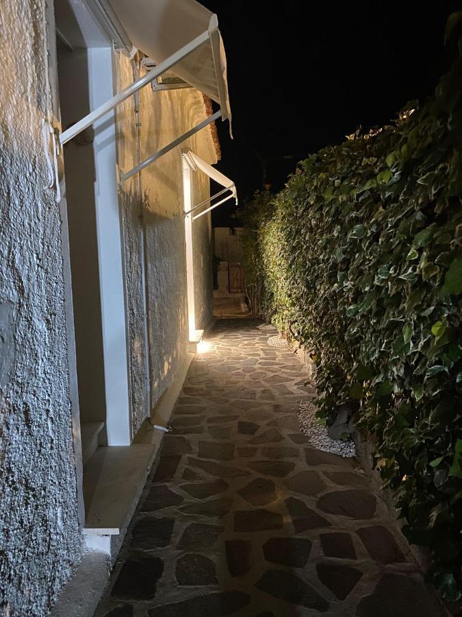 B&B A Due Passi Dal Mare Baja Sardinia Zewnętrze zdjęcie