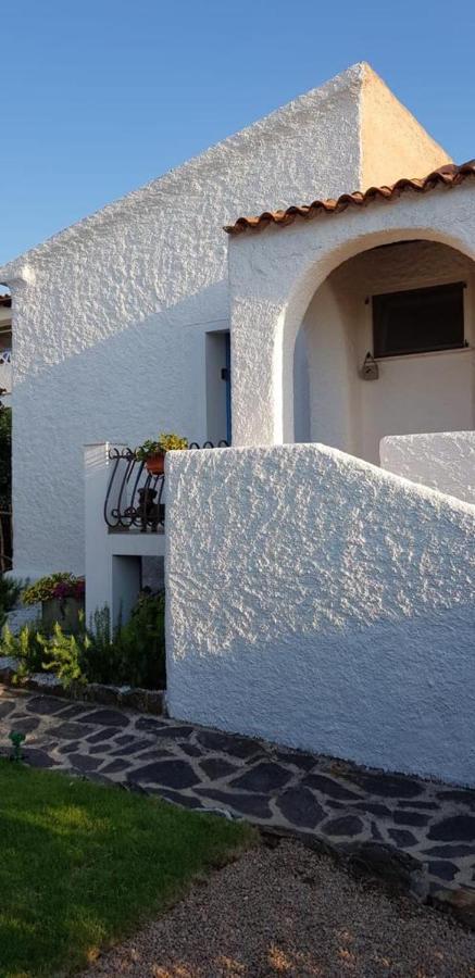 B&B A Due Passi Dal Mare Baja Sardinia Zewnętrze zdjęcie