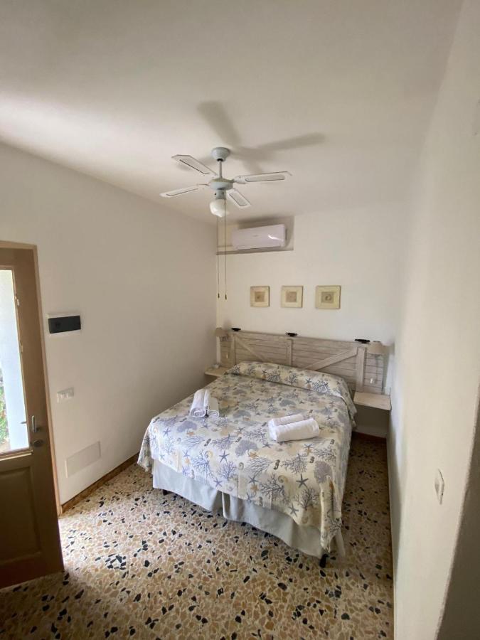 B&B A Due Passi Dal Mare Baja Sardinia Zewnętrze zdjęcie