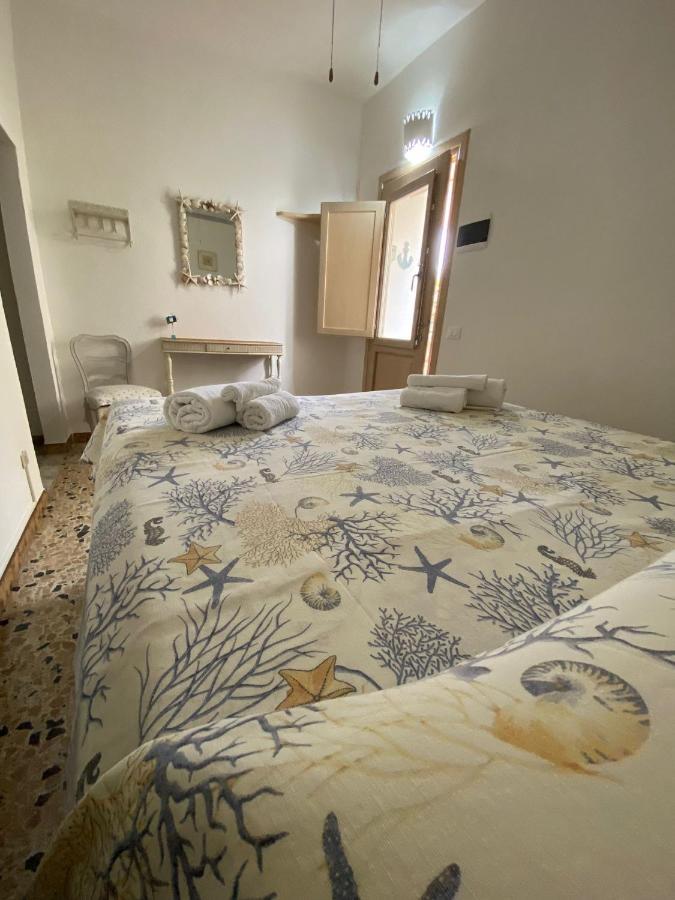 B&B A Due Passi Dal Mare Baja Sardinia Zewnętrze zdjęcie